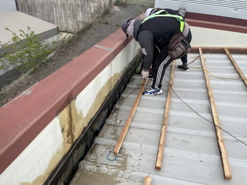 평택 포승 공장 사무동 지붕·물받이 공사 시공 과정