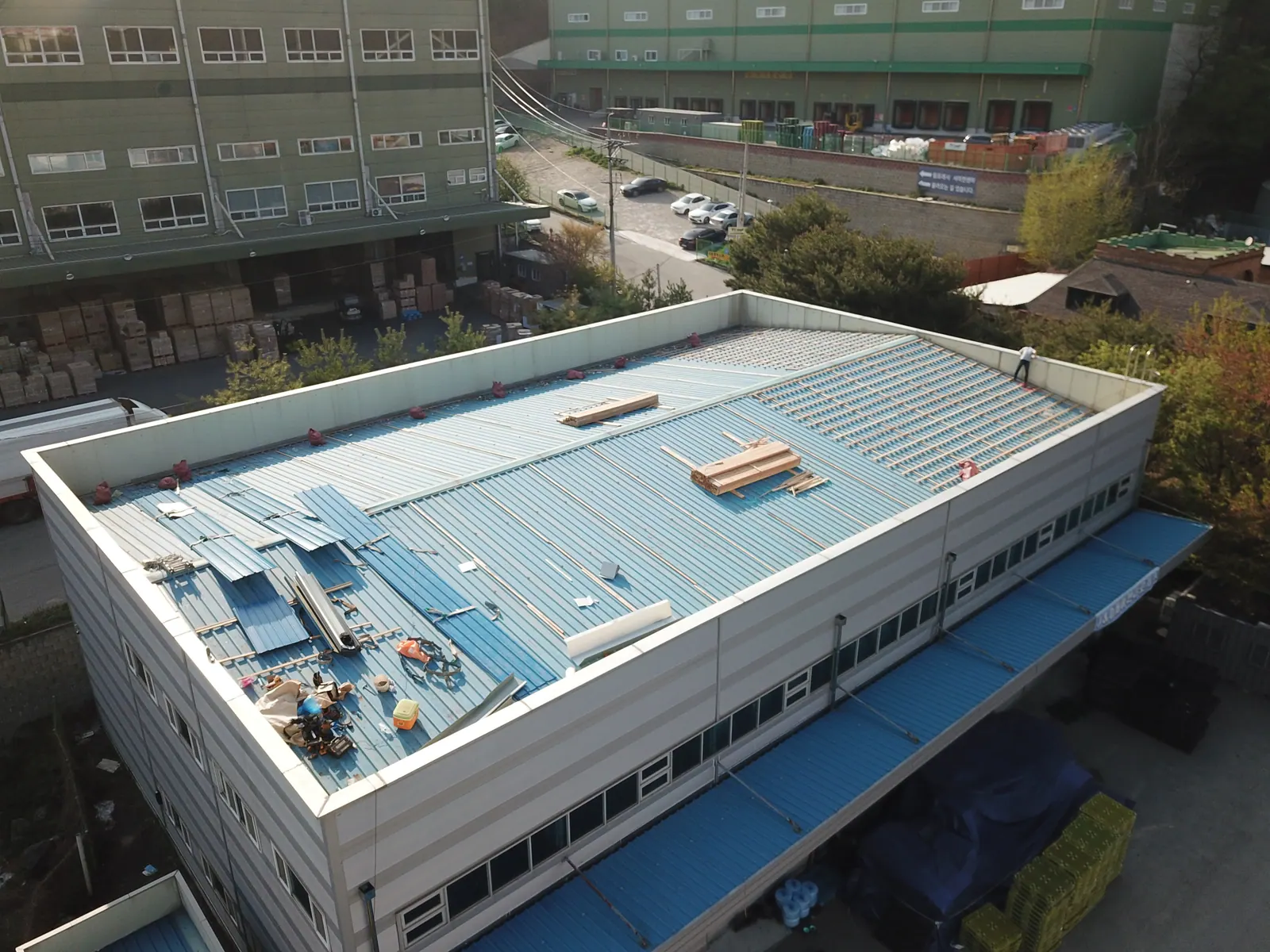 이천 물류창고 지붕·물받이·벽체 공사